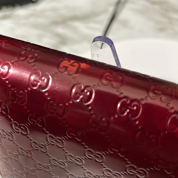 GUCCI PATENT LEATHER DEEP RED ZIP LONG WALLET. - Picture 9 of 17